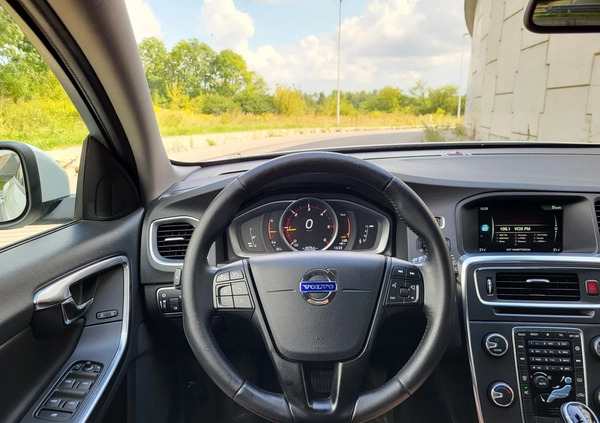 Volvo V60 cena 49400 przebieg: 226000, rok produkcji 2016 z Stąporków małe 301